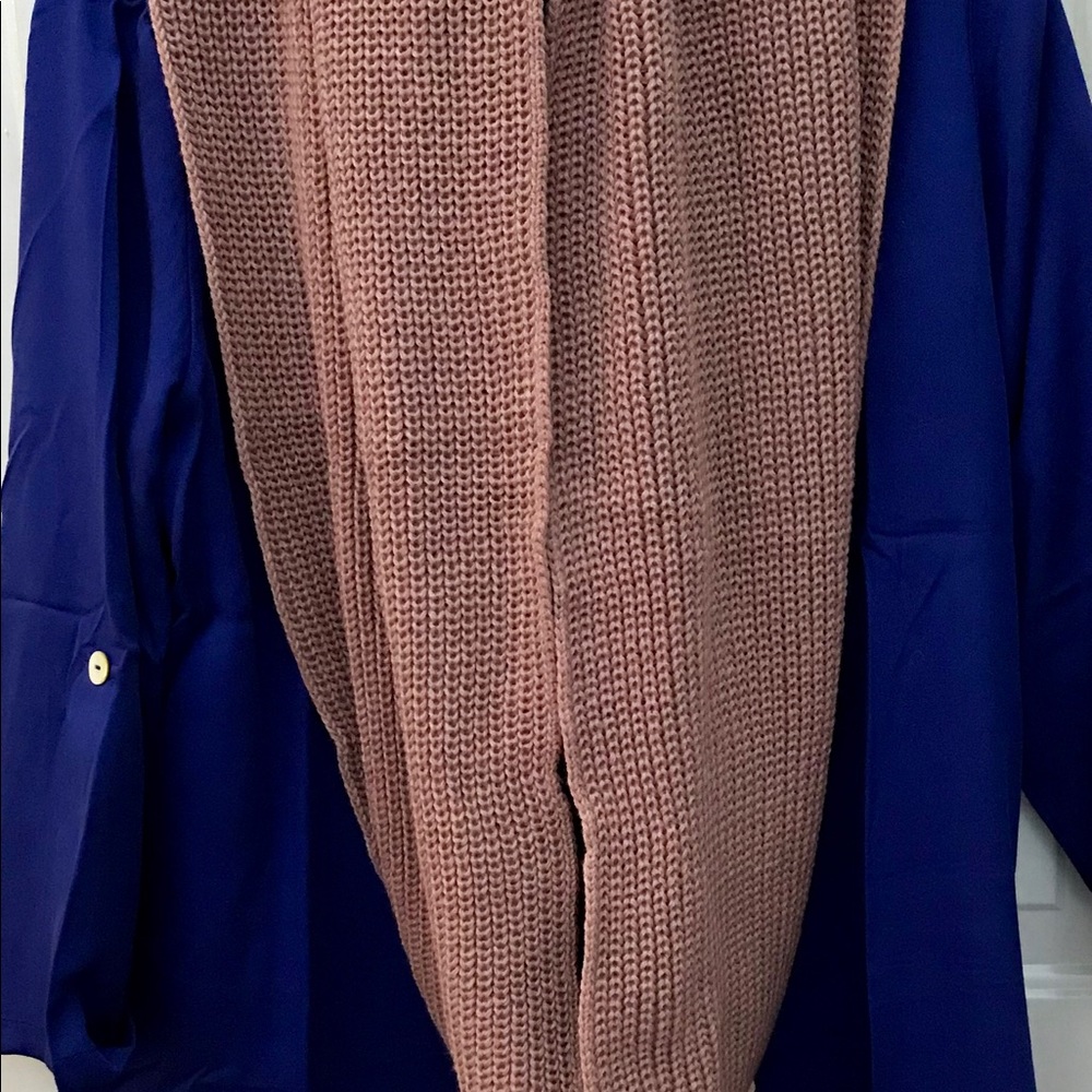 Host Pick🎉 Versatile Infinity Scarf - Picture 3 of 3